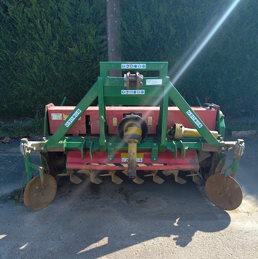 Enfouisseur de pierre TSA165